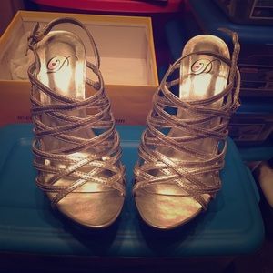 Delicious Brand size 6 NIB Silver